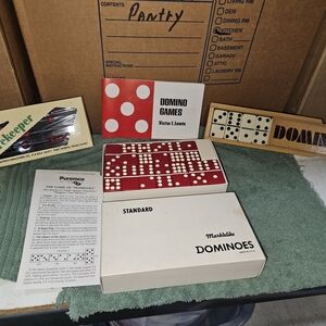 Multiples Red and White Dominoes Set